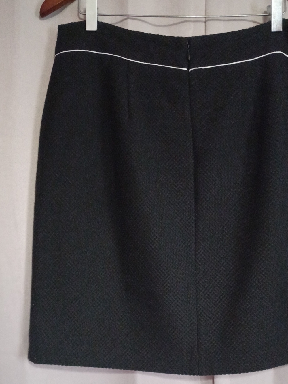 WHBM Black Textured Knit Mini Pencil Skirt White Piping Trim Size 10 - Picture 12 of 15